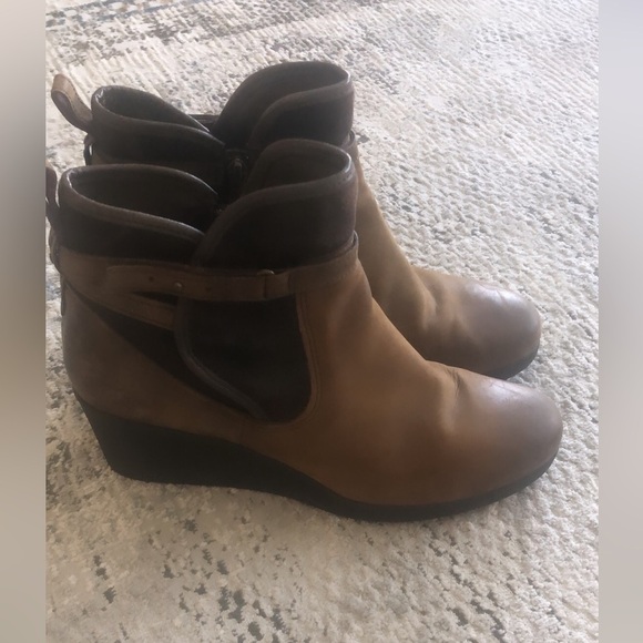 UGG Australia EMALIE Leather Wedge Ankle Bootie Waterproof- Size 10 - Picture 3 of 9